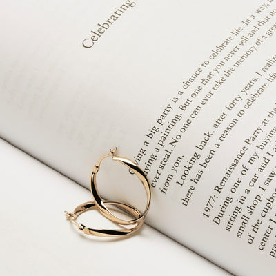 Cinta Yellow Gold Hoop