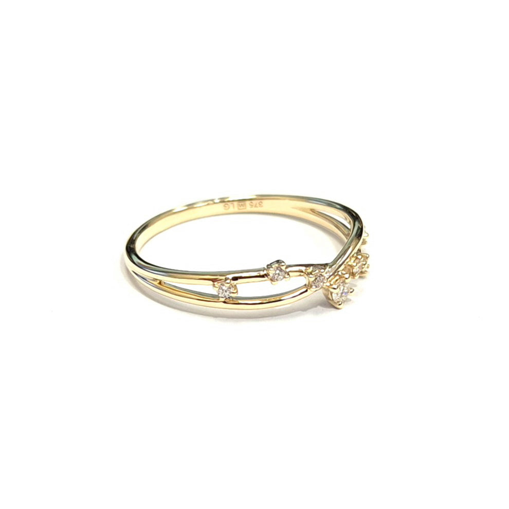 Elegant Twisted Gold Ring