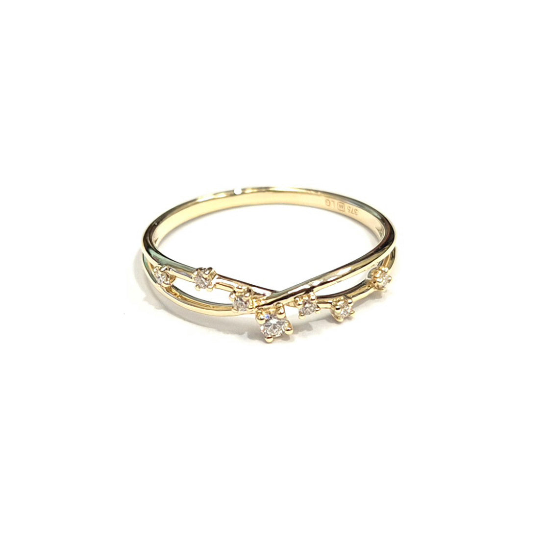 Elegant Twisted Gold Ring